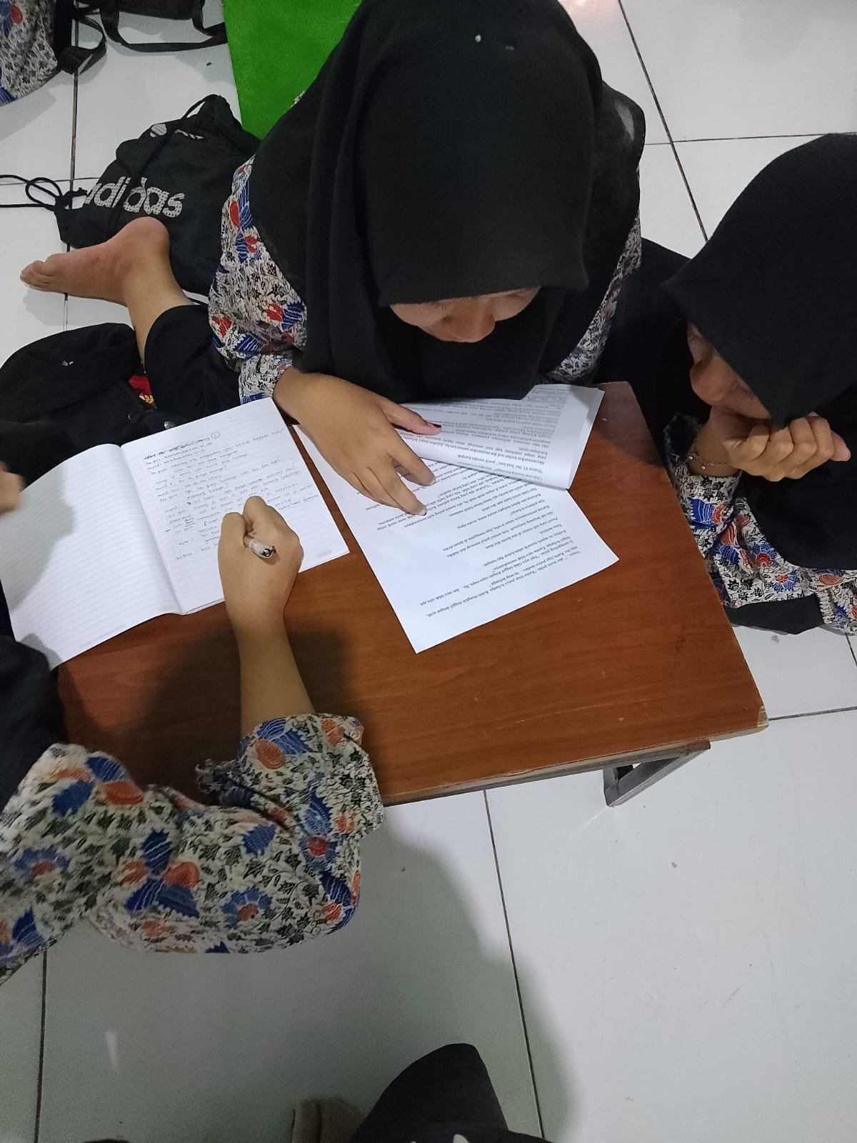 Siswa Lebih Suka Tugas Kelompok atau Mandiri?